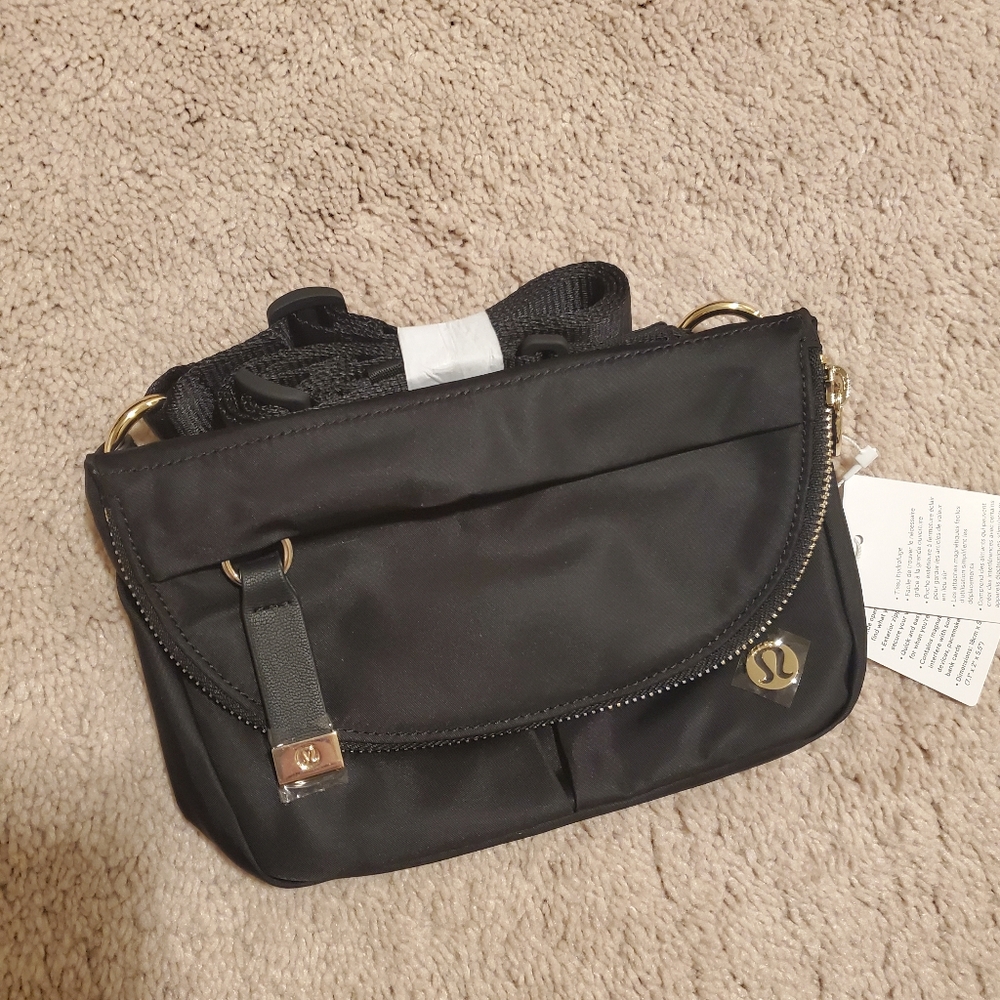 (SOLD)Lululemon all night festival bag micro